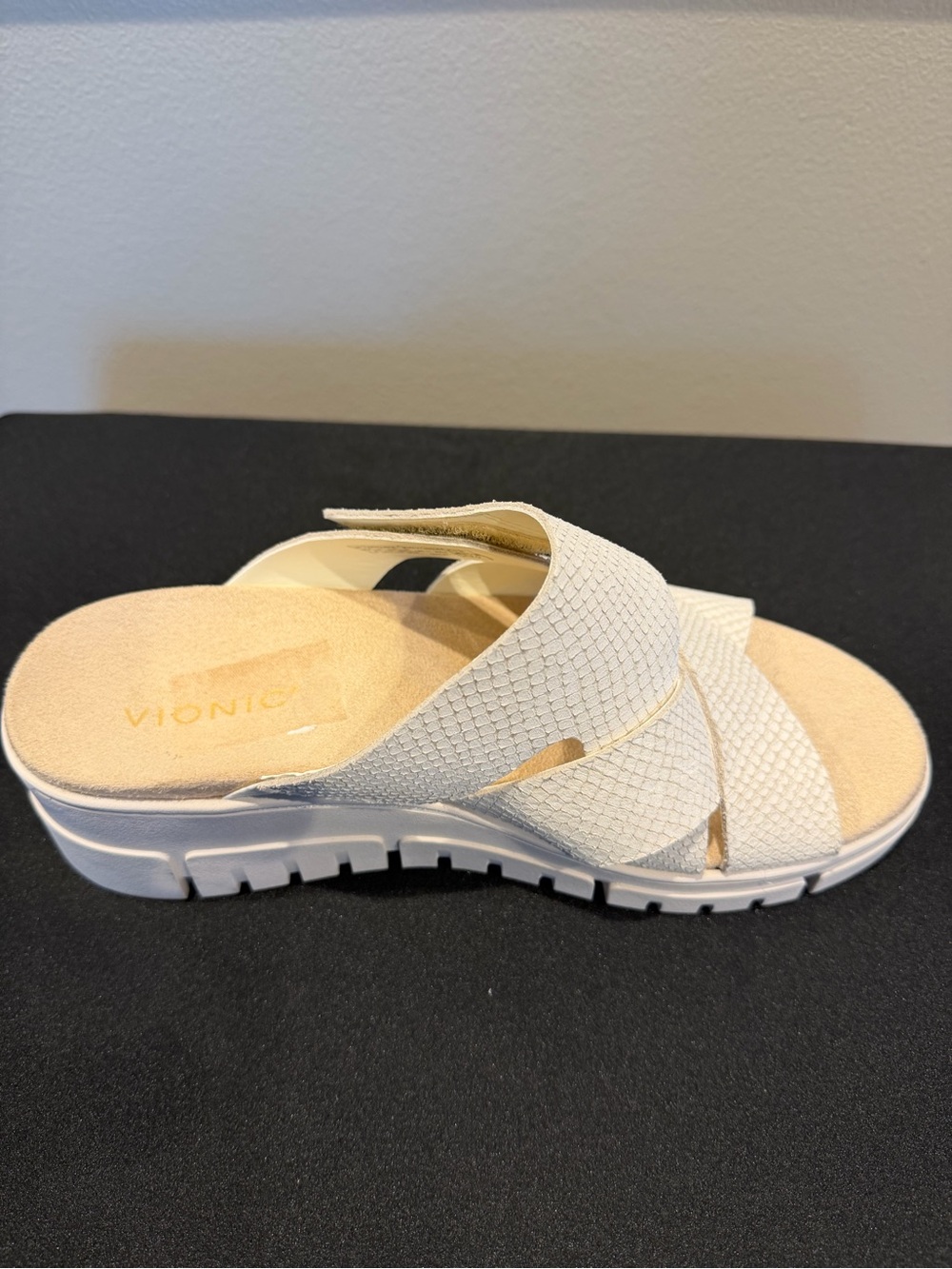 Vionic White Textured Crossband Slide Sandal